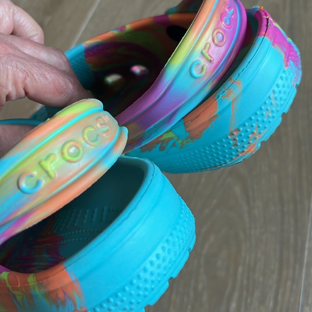 CROCS Multicolor Tie-Dye kids size big kid 5 - Picture 4 of 10